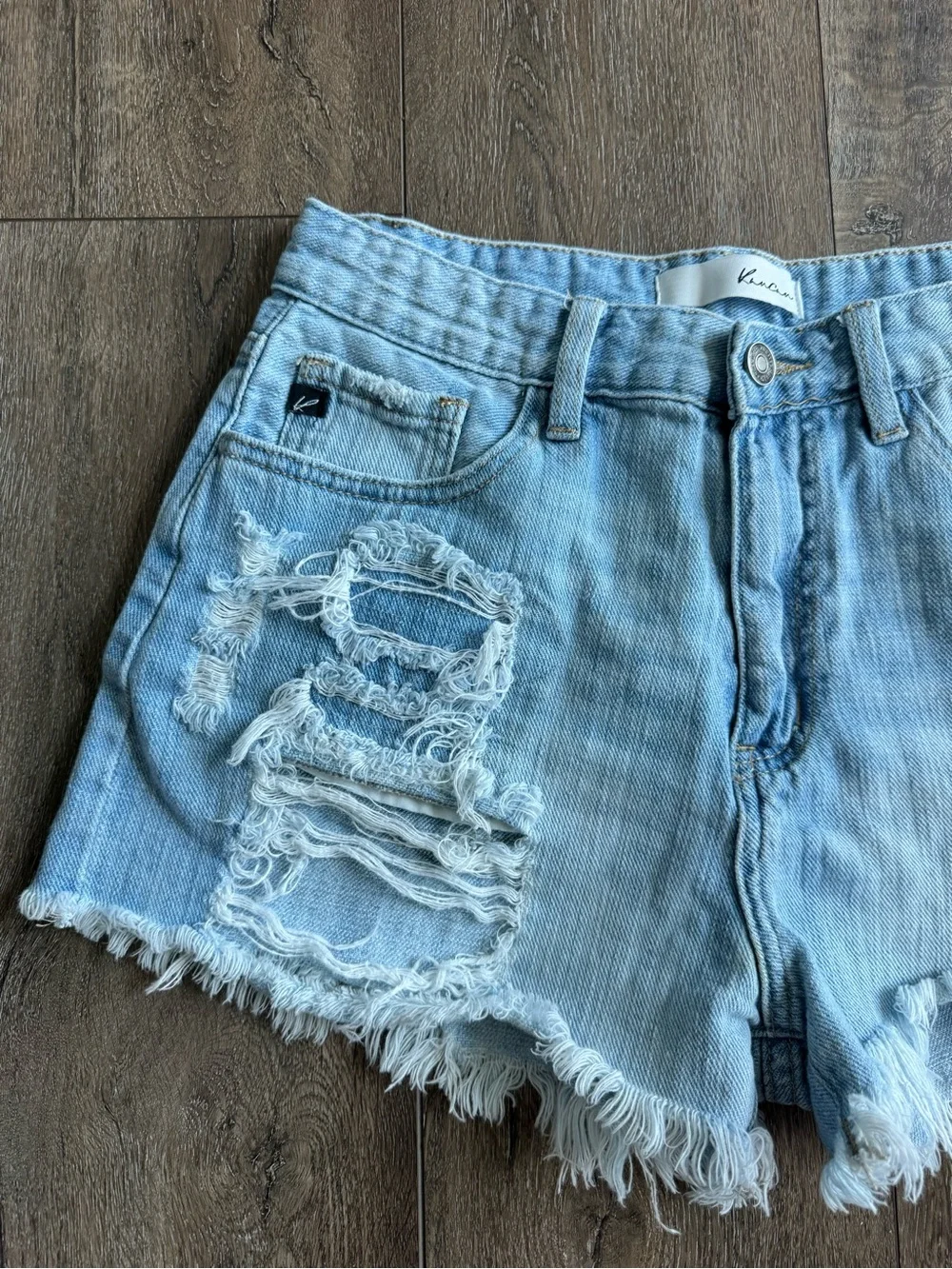 KanCan Light Wash Distressed Denim Shorts Women’s Size 9/28